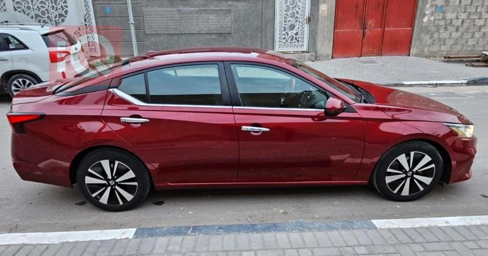 نيسان ألتيما